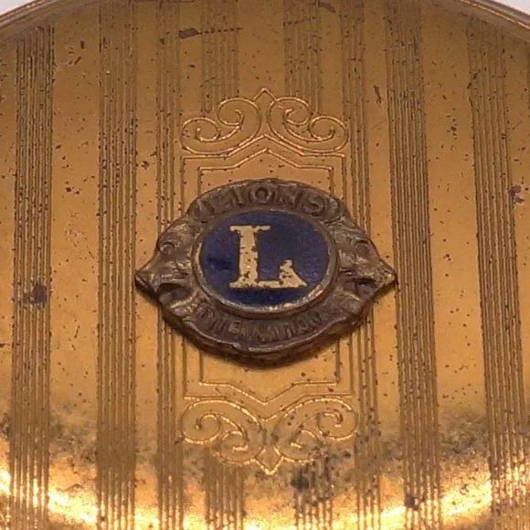 Vintage Elgin Style Brass Rouge & Powder Lions Club Compact - Picture 3 of 11